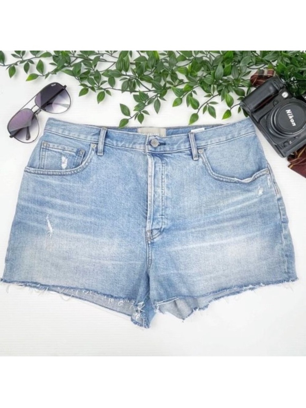 Everlane The Cheeky high rise distressed Short 32